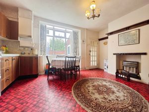 Kitchen Diner- click for photo gallery